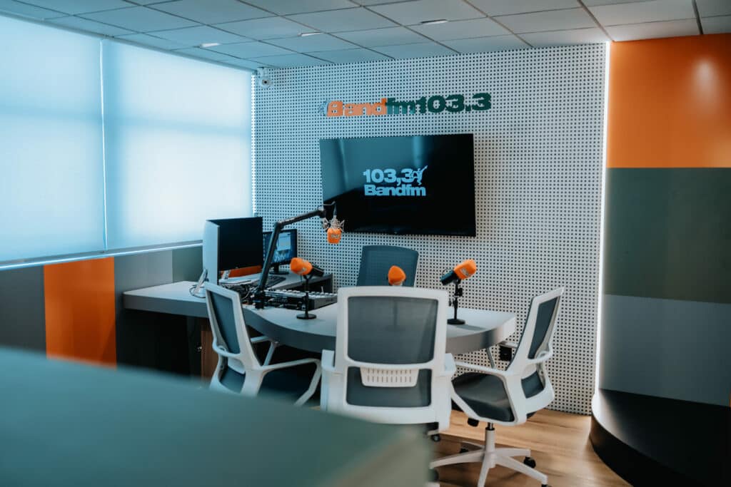 Durante cerimônia exclusiva para clientes e representantes do Grupo Bandeirantes, a Rede Band FM inaugurou sua nova sede em Goiânia.