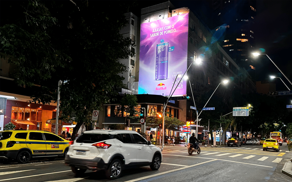 A Red Bull promove seu novo sabor Red Bull Pomelo Edition Sugarfree com ação com tecnologia de realidade aumentada no Rio de Janeiro. 