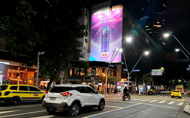 A Red Bull promove seu novo sabor Red Bull Pomelo Edition Sugarfree com ação com tecnologia de realidade aumentada no Rio de Janeiro. 