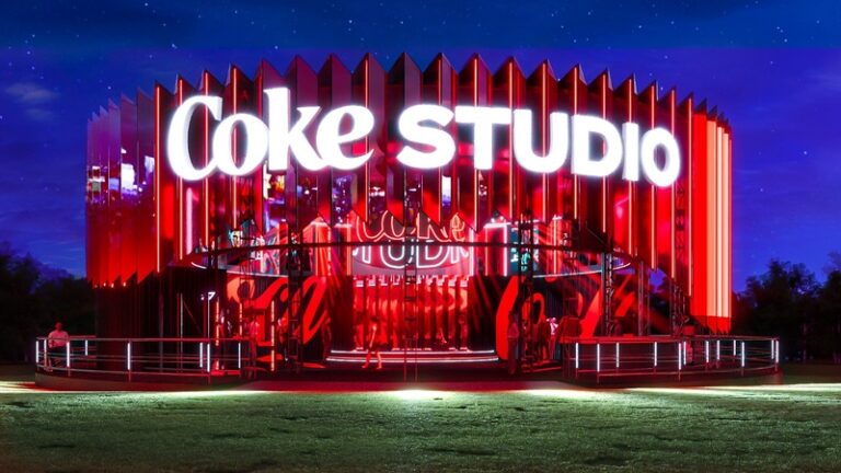 O Coke Studio está de volta ao Lollapalooza Brasil com sua já icônica pista de dança, que eleva a experiência do público dentro do festival.