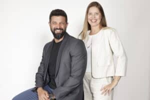 A house of brands Aramis Inc anuncia a contratação de Guilherme Thomaz e Daniela Becker como gerentes seniores de Marca e Marketing.