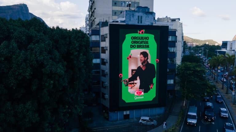 A paisagem do Rio de Janeiro ganhou um toque especial com um painel de Selton Mello feito pelo Guaraná Antarctica.