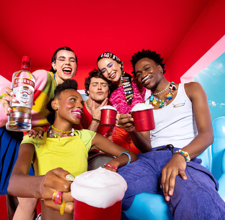 A Smirnoff estreia como patrocinadora do Lollapalooza Brasil 2025 levando o Smirnoff Mule, diretamente para o Autódromo de Interlagos. 