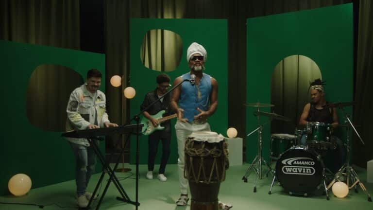 Amanco Wavin celebra a renovação de uma parceria histórica em nova campanha, que marca o retorno de Carlinhos Brown à comunicação da empresa.
