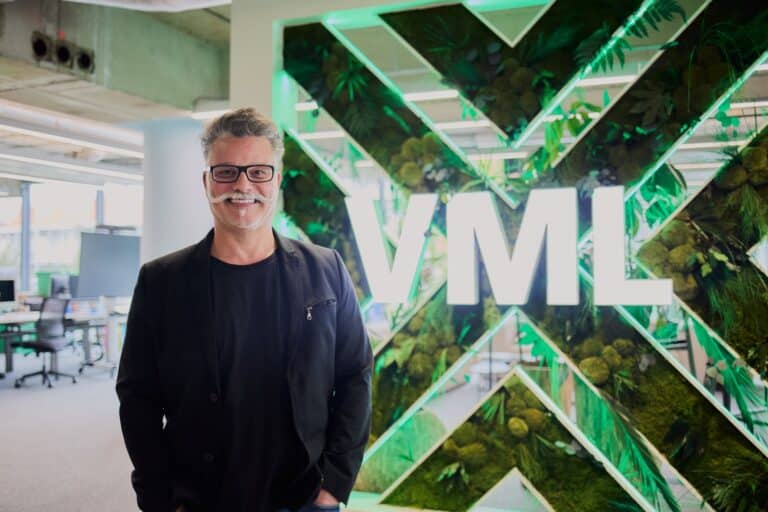 A VML Brasil comunica a chegada de Eduardo Marques, que assume como novo Chief Creative Officer da agência.