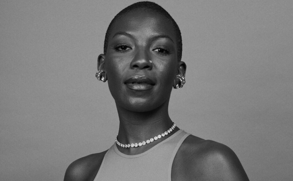Uma das vozes mais potentes de sua geração no audiovisual brasileiro, Aisha Mbikila é o novo nome que integra o time de talentos da Santeria. 