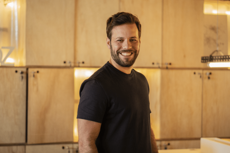 Confira o texto "Branding X Performance: um sinal de multiplicação, não de versus", escrito por Zé Pedro Paz, Co-CEO da DZ Estúdio.