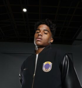 O jogador do Real Madrid e embaixador da marca Endrick é a grande estrela da ação "Chega de remédio tijolão", da Neosaldina.