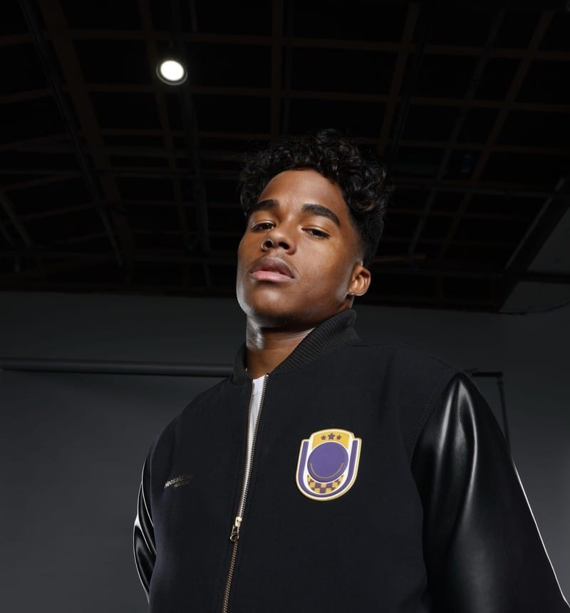 O jogador do Real Madrid e embaixador da marca Endrick é a grande estrela da ação "Chega de remédio tijolão", da Neosaldina.