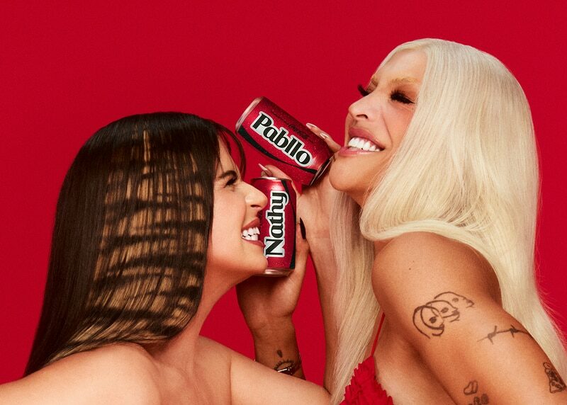 Pabllo Vittar e Nathy Peluso, duas potências musicais da América Latina, se reúnem para celebrar o retorno de "Compartilhe uma Coca-Cola".