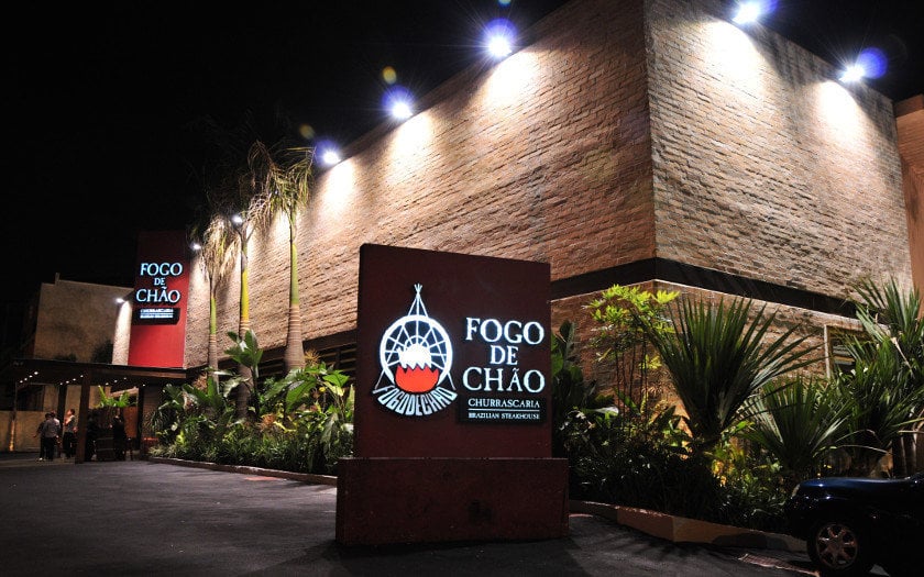O Fogo de Chão comunica sua mais nova campanha global, intitulada "Fogo is Fire", no português, "Fogo é Quente".