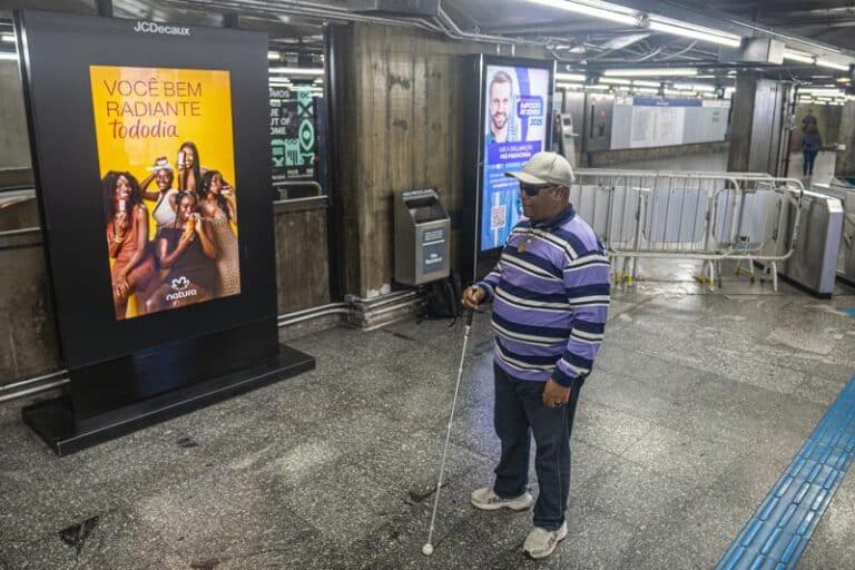 A Natura é a primeira marca a apoiar com exclusividade e de forma permanente a iniciativa “OOH Para Todos”, lançada pela JCDecaux.