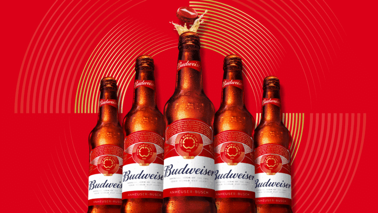 Patrocinadora oficial da Copa do Mundo de Clubes da FIFA 2025, a Budweiser apresenta embalagens temáticas para a competição.