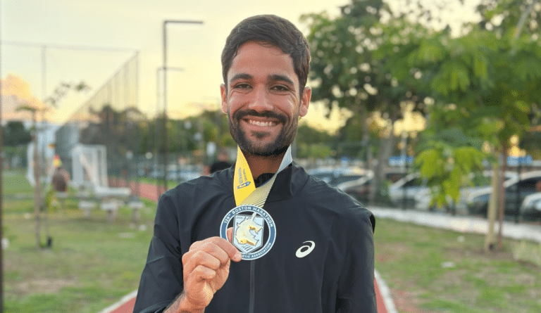 Brasileiro que virou destaque mundial por não abandonar corredor durante maratona nos EUA ganha a parceria de Rexona.