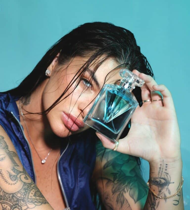 A DJ e influenciadora Bárbara Labres apresenta a KUF, sigla para Know Ur Force, marca criada para ser forte, autêntica e inesquecível.