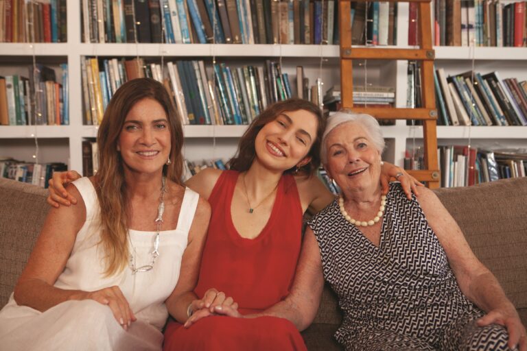 A Fast Shop decidiu ampliar seu olhar sobre a maternidade, trazendo três gerações de mulheres da mesma família para contarem suas histórias.