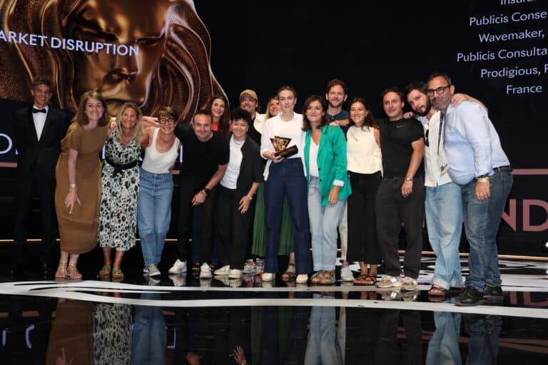 Cannes Lions 2025 - AXA ganha Grand Prix de Direct ao inserir ‘violência doméstica’ nas apólices e reinventar o conceito de proteção