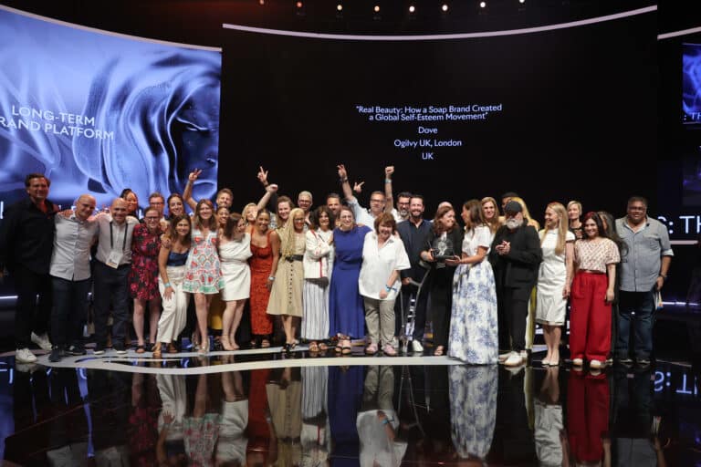 Cannes Lions 2025 - Ogilvy UK e Dove criam movimento global pela autoestima e levam Grand Prix de Glass