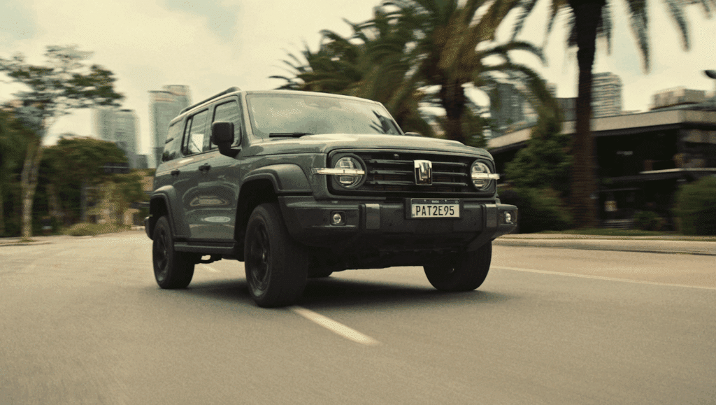 A montadora GWM estreia no mercado brasileiro o Tank 300 Hi4-T, seu SUV 4x4 híbrido plug-in, com uma nova campanha.