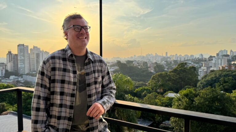 Confira o texto "IA não vai substituir os publicitários. Mas os publicitários que usam IA substituirão os que não usam."