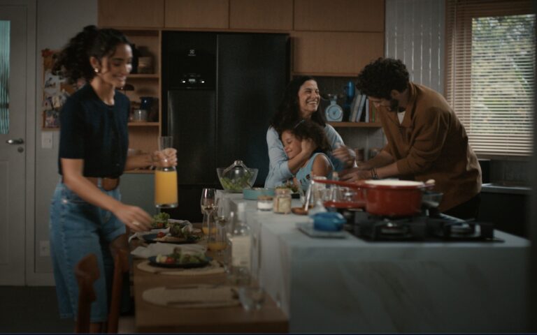 Electrolux cria a ação "A vida tem dias e dias. Para todos eles, Electrolux", para mostrar a presença da marca no dia a dia do consumidor.