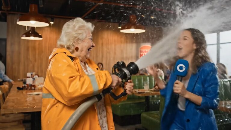 Em ação descontraída, o Burger King mergulha na linguagem viral da IA, tendo o assunto como chamariz para destacar a promoção King em Dobro.