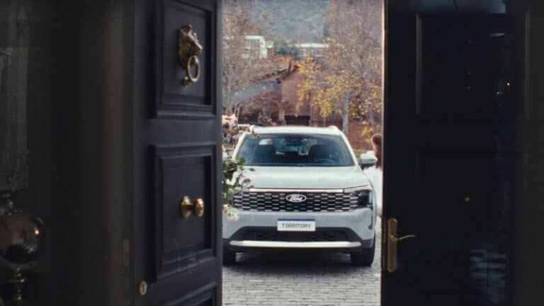 Ford apresenta ação de lançamento do Novo Territory, criada pela Wieden+Kennedy São Paulo em parceria com o hub da agência em Buenos Aires.