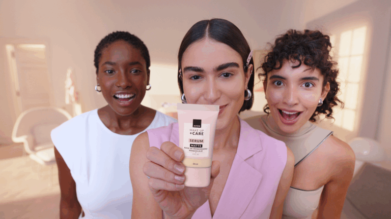 A Avon comunica campanha que redefine a experiência de beleza ao unir maquiagem e tratamento em um conceito inovador.