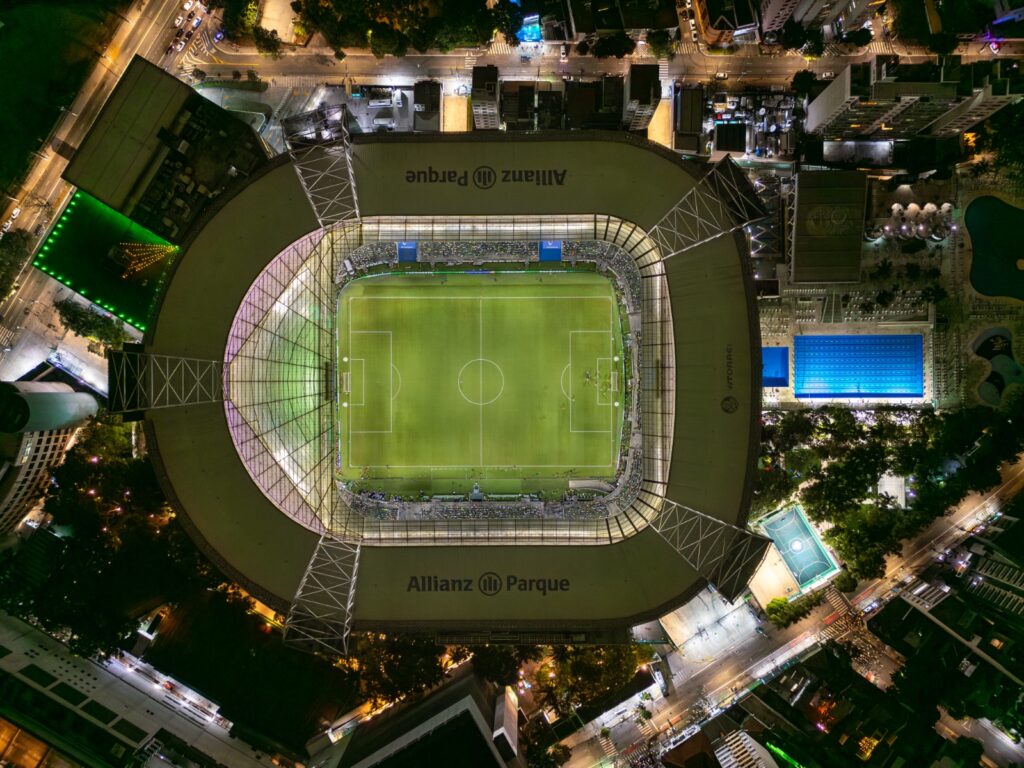 A Vitacon fechou uma parceria com o Allianz Parque, se tornando a hospedagem oficial para shows e eventos da arena multiuso.
