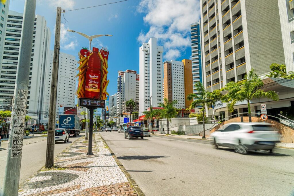 A Tambaú Alimentos e a JCDecaux colocaram em operação o primeiro projeto especial de relógio de rua, em Fortaleza.
