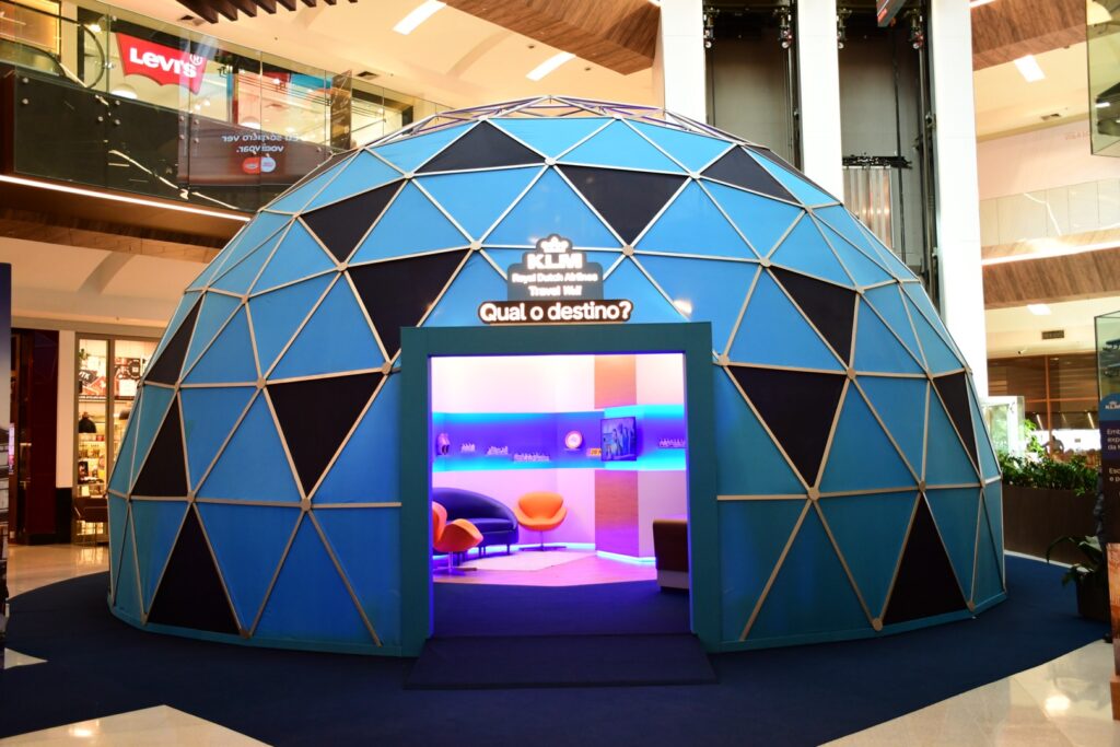 A KLM inaugura a ativação imersiva "Qual o destino?" em São Paulo, no Shopping Villa Lobos, na Praça Central, Piso 1.