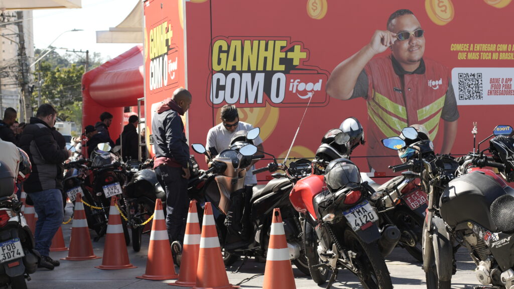 Nova ação itinerante do iFood levou atendimento gratuito e uma experiência VIP para motociclistas em diferentes regiões.