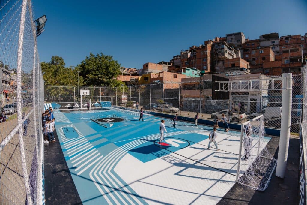 A adidas entregou a revitalização de uma quadra poliesportiva na Brasilândia, comunidade localizada na Zona Norte de São Paulo.