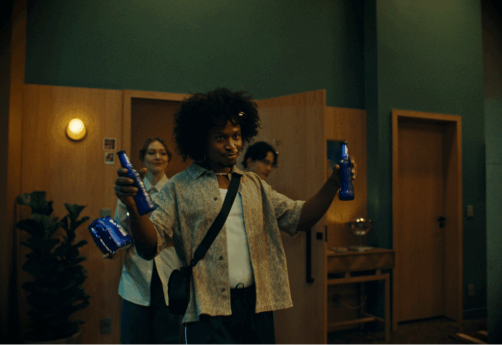 Esquenta já é o rolê: Beats lança campanha que traduz a energia do pré-festa e a conexão com a vibe da GenZ.