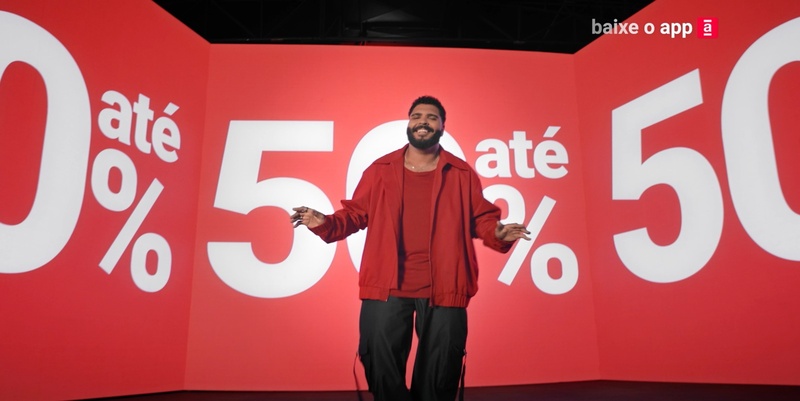 A Americanas lançou a campanha "Cestaaaço Americanas", criada pela agência Suno United Creators e estrelada pelo comediante Paulo Vieira.