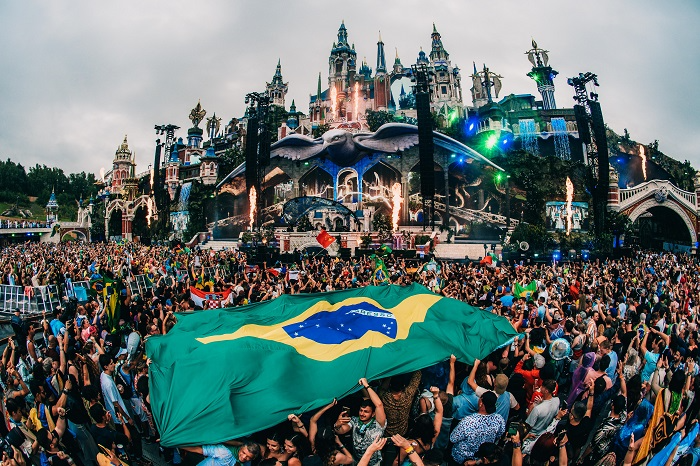 A Pague Menos tem se mostrado cada vez mais próxima do consumidor, e agora será a farmácia oficial do Tomorrowland Brasil 2025.
