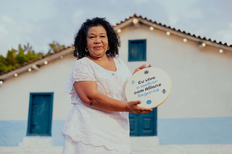 A Allianz Seguros lançou “Vivendo o Melhor”, desenvolvida pela iD\TBWA em parceria com a Warner Bros. Discovery e EssenceMediacom Brasil. 