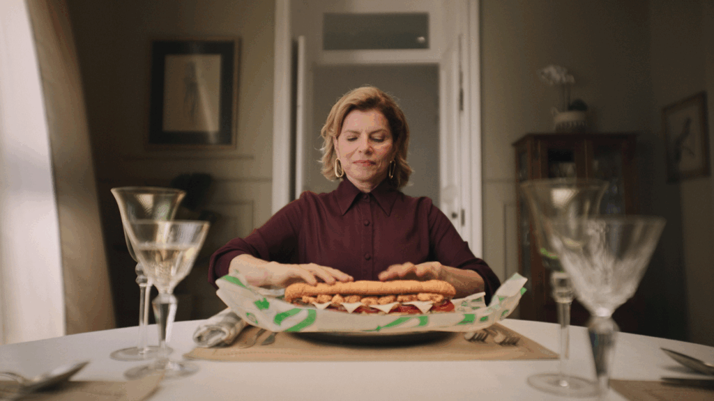 Odete Roitman está viva e mata a fome com Subway em ação criada pela agência AlmapBBDO em parceria com a Globo.