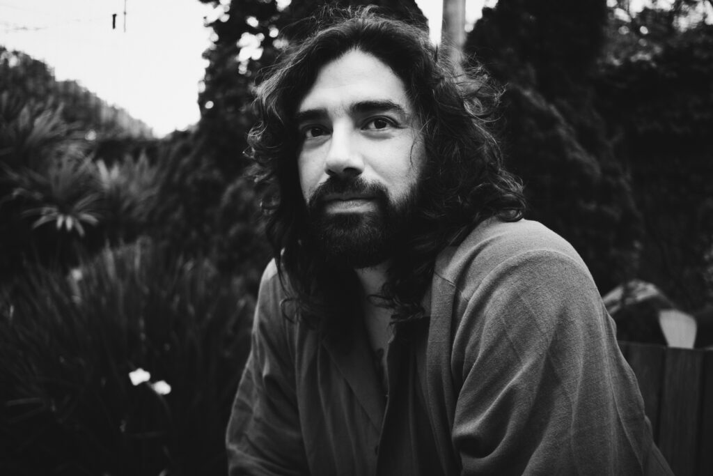 A Saigon anuncia a chegada de Vokos, cineasta e artista visual peruano radicado no Brasil, ao seu casting de diretores de cena.