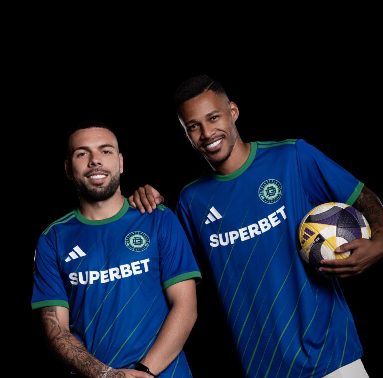 O Desimpedidos Esporte Clube (DEC), time do canal Desimpedidos, firma patrocínio com Oral B, Centauro e Bozzano para a Kings Cup Brazil.