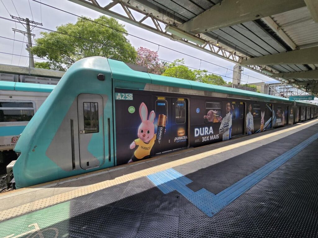 A Duracell envelopará os trens da Linha 9 Esmeralda da CPTM, que liga as estações Pinheiros e o Autódromo de Interlagos.