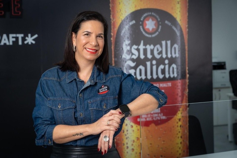 A Estrella Galicia Brasil apresenta Juliana Aguiar como sua nova Diretora-Geral, sendo a primeira mulher a assumir o cargo na companhia.