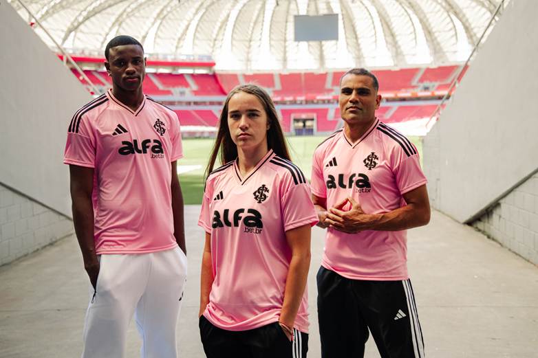 Inter e adidas lançam camisa exclusiva, reforçando o compromisso com o Outubro Rosa, mês da conscientização da prevenção do câncer de mama.