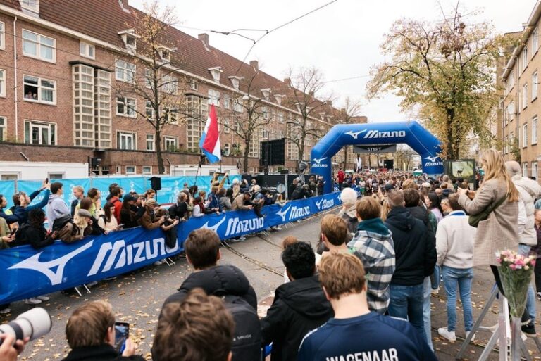 Atenta ao crescente aumento na popularidade da corrida de rua, a Mizuno anuncia sua presença na Maratona de Amsterdam 2025.