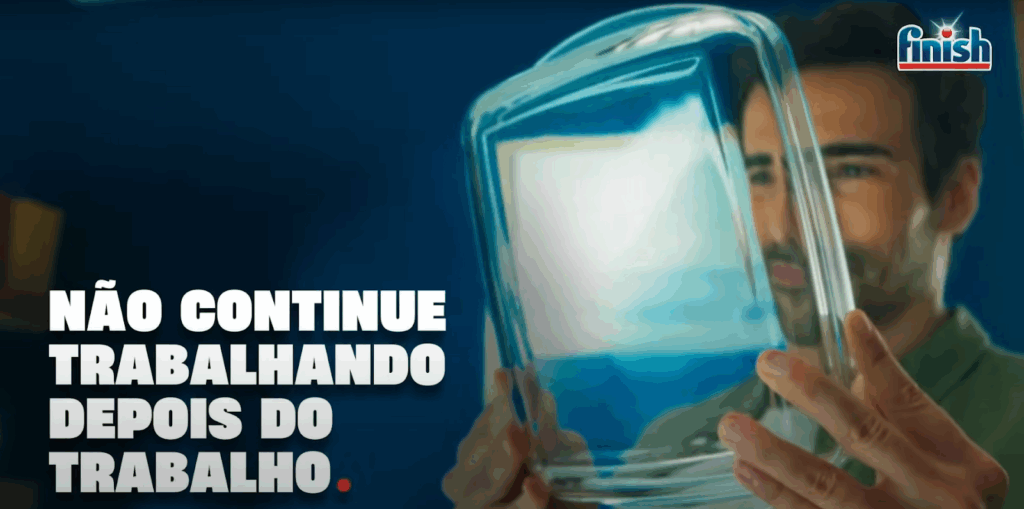 A Finish e a Brastemp se unem por mais um ano para nova fase da campanha "Não Continue Trabalhando Depois do Trabalho".