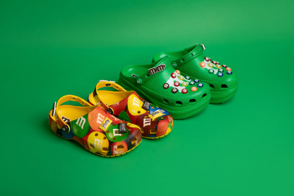 A M&M’S apresenta uma coleção limitada que une o universo icônico e colorido de M&M’S ao conforto e estilo inconfundíveis da Crocs.