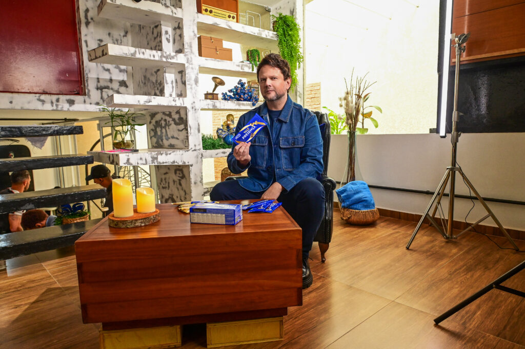 As celebrações de fim de ano com Lacta chegam embaladas de conexão e presença, com uma mensagem que vai além do presente.