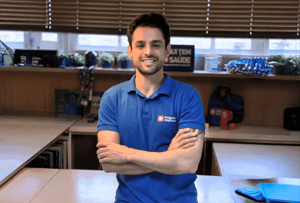 A Pague Menos anuncia a contratação de Alexandre Spínola, jornalista com especialização em comunicação, como gerente de Marketing.