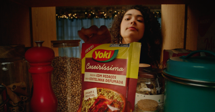 Pensando em como fazer o consumidor escolher uma farofa pronta neste Natal, a Yoki transforma sua farofa Caseiríssima em farofa "Eu Que Fiz".