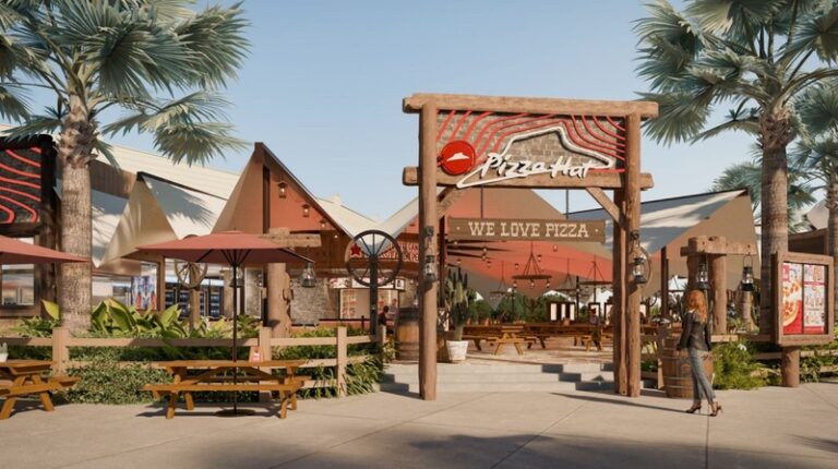 Pizza Hut inaugura unidade dentro do Beto Carrero World, na cidade de Penha (SC), a primeira loja da marca em um parque temático no país.